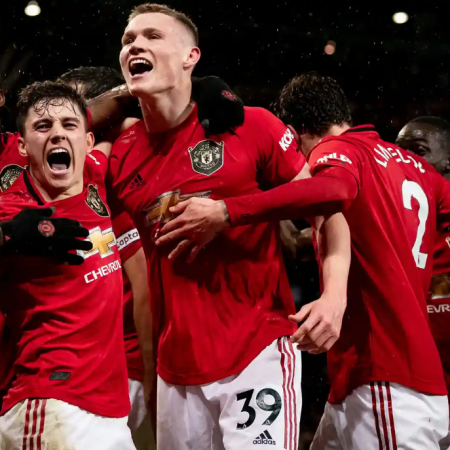 Manchester United claim the double over city rivals