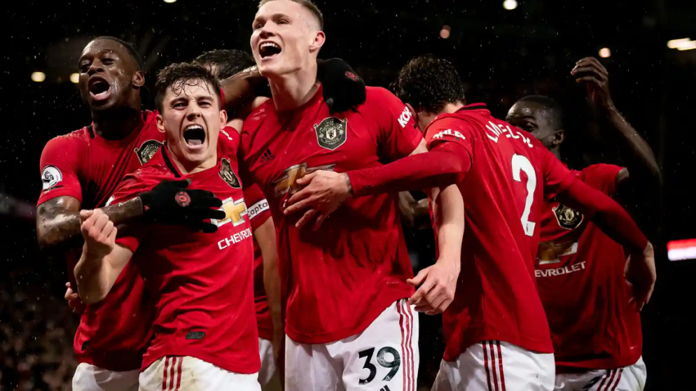 Manchester United claim the double over city rivals